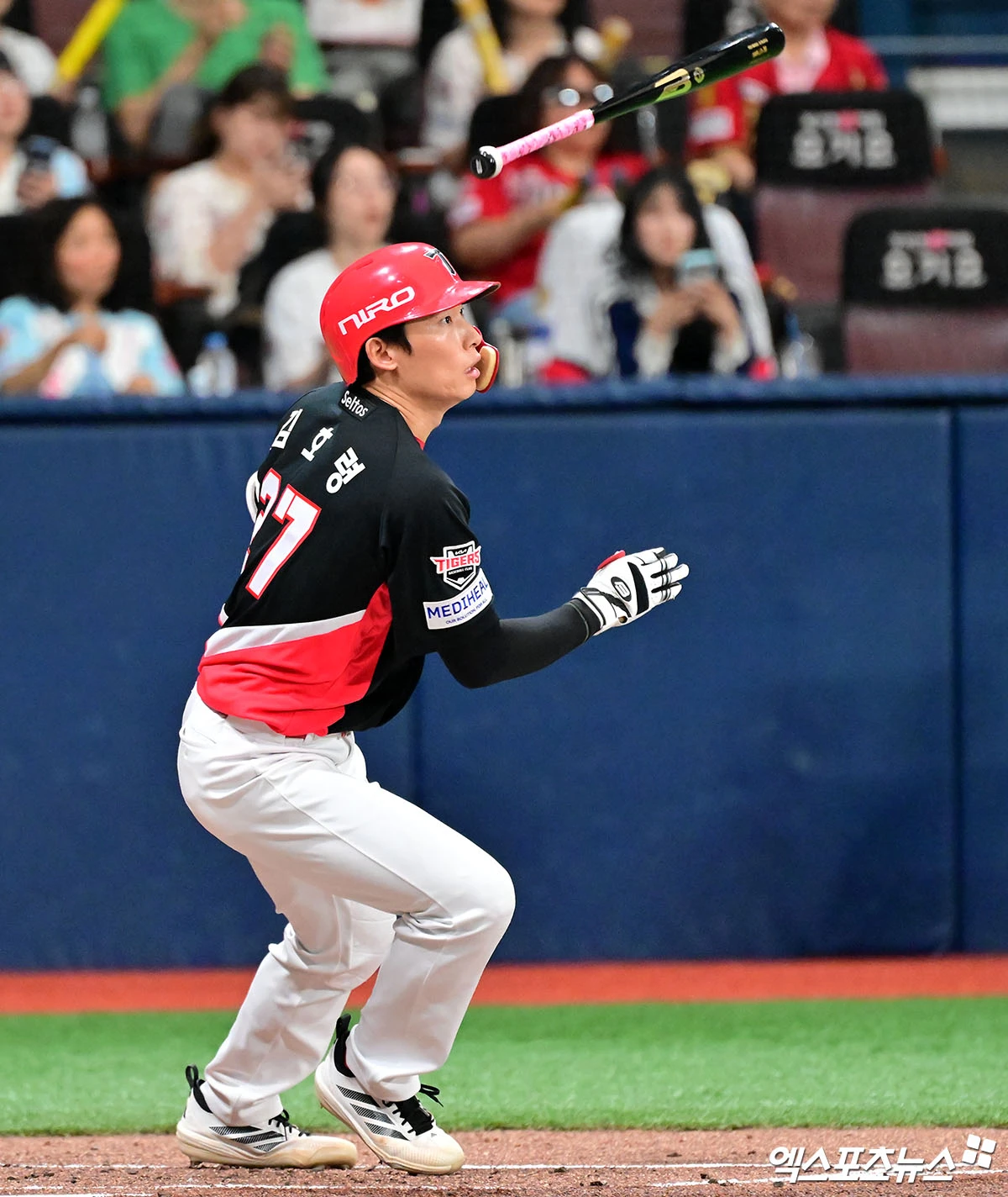 23일 오후 서울 구로구 고척스카이돔에서 열린 '2026 신한 SOL Bank KBO리그' KIA 타이거즈와 키움 히어로즈의 경기, 2회초 1사 만루 KIA 김호령이 1타점 희생타를 날리고 있다. 고척, 김한준 기자
