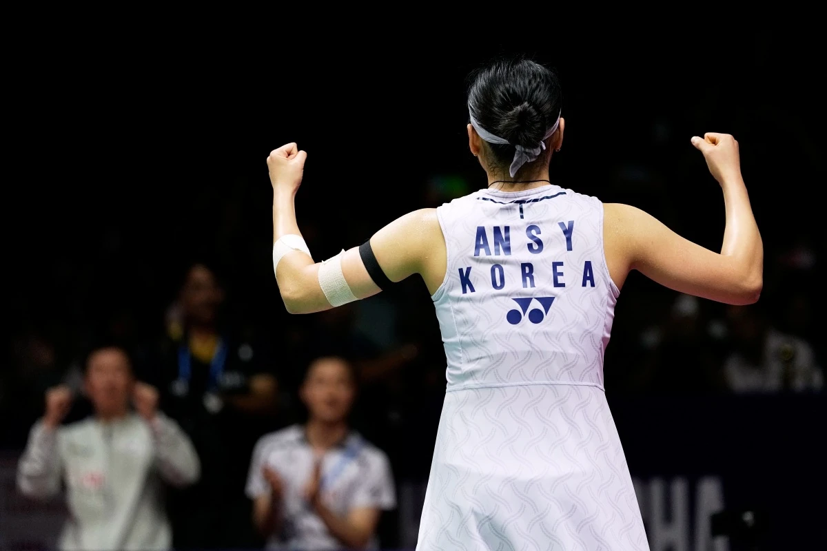 세계랭킹 1위 안세영(삼성생명)은 23일(한국시간) 인도 뉴델리 인디라 간디 아레나에서 열린 2026 세계배드민턴연맹(BWF) 세계선수권대회 여자단식 결승에서 일본의 야마구치 아카네(세계 2위)를 49분 만에 게임스코어 2-0(21-17 21-14)으로 제압하고 금메달을 목에 걸었다. 이날 우승으로 안세영은 오는 9월 개최되는 2026 아이치·나고야 하계아시안게임을 앞두고 자신감을 끌어올렸다. 안세영도 아시안게임에 대한 기대감을 감추지 않았다. 연합뉴스