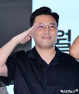 민진기 감독 ‘거수경례’[엑's HD포토]