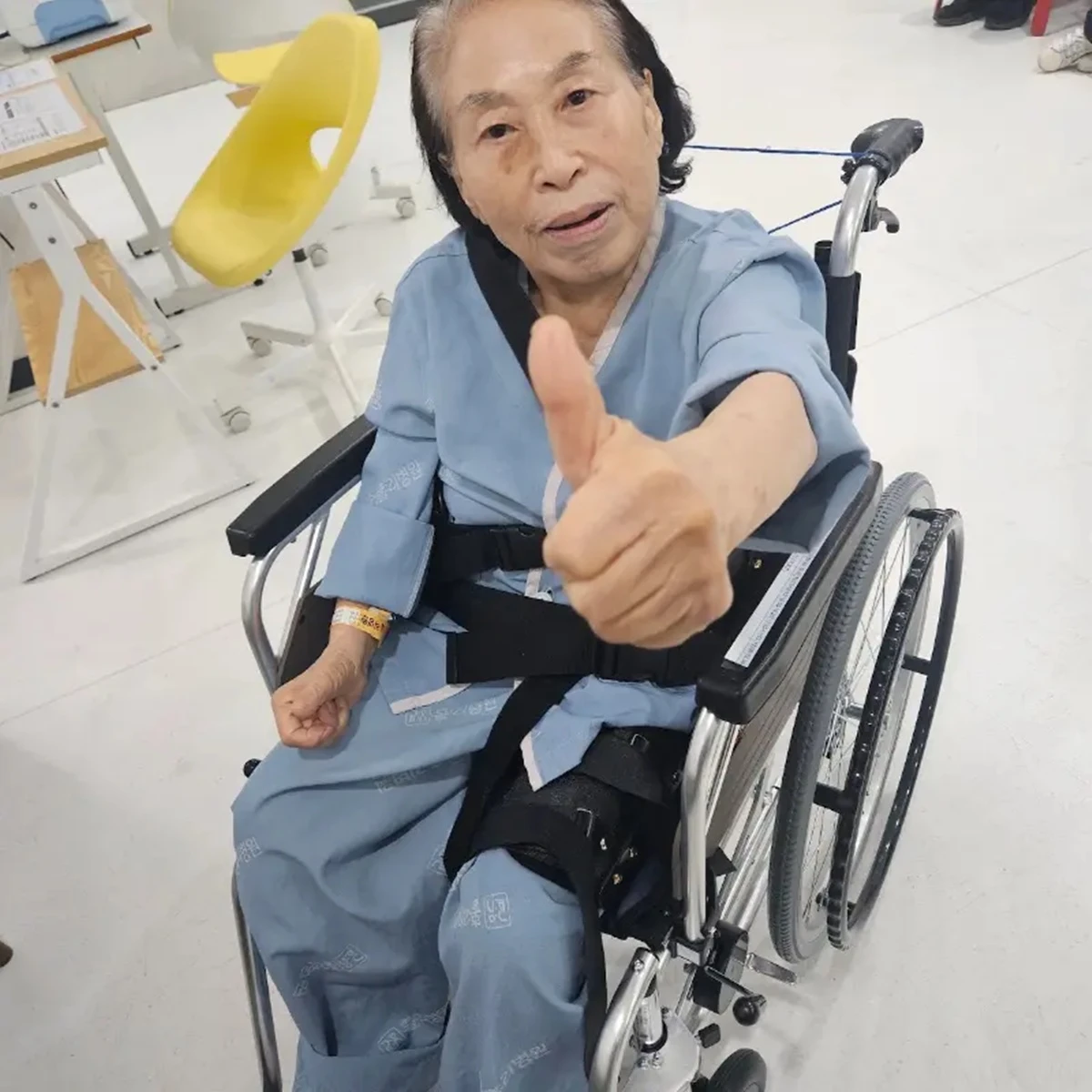 고관절 수술 후 전원주