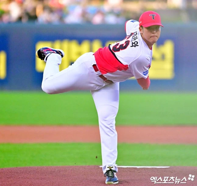 KIA는 25일 광주-기아 챔피언스 필드에서 열린 롯데 자이언츠와 2026 신한 SOL Bank KBO 리그 정규시즌 홈경기에서 8-5 승리를 거뒀다. KIA는 이틀 전인 23일 고척 키움 히어로즈전에서 7-8로 지면서 2연패를 당했다. 특히 7-2로 앞서던 9회 김재현에게 끝내기 만루홈런을 맞고 패배하는 충격적인 결말을 당했다. 하루 쉬고 다음 경기에서 끝내기 만루홈런으로 승리를 챙기면서 아쉬움을 바로 씻어냈다. 광주, 김한준 기자