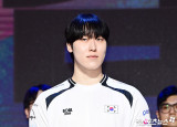 '제카' 김건우, 가슴에 태극기 달고[포토]