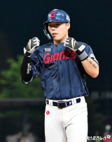 고승민 ‘좌전안타 날리고[포토]