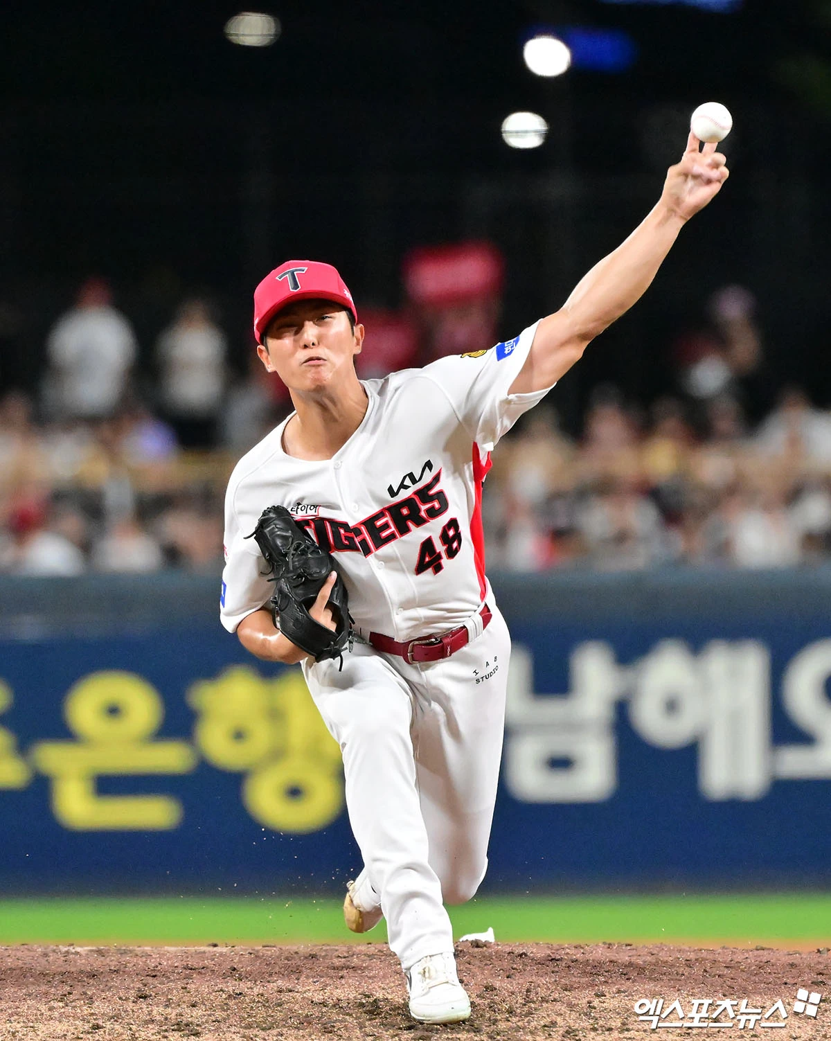 29일 오후 광주기아챔피언스필드에서 열린 '2026 신한 SOL Bank KBO리그' SSG 랜더스와 KIA 타이거즈의 경기, 9회초 KIA 이의리가 공을 힘차게 던지고 있다. 광주, 김한준 기자