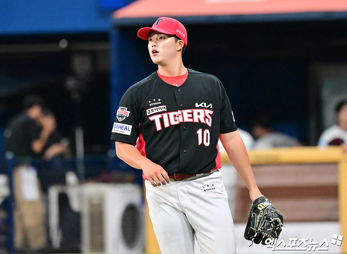 21일 오후 서울 구로구 고척스카이돔에서 열린 '2026 신한 SOL Bank KBO리그' KIA 타이거즈와 키움 히어로즈의 경기, 8회말 KIA 김태형이 공을 힘차게 던지고 있다. 엑스포츠뉴스 DB