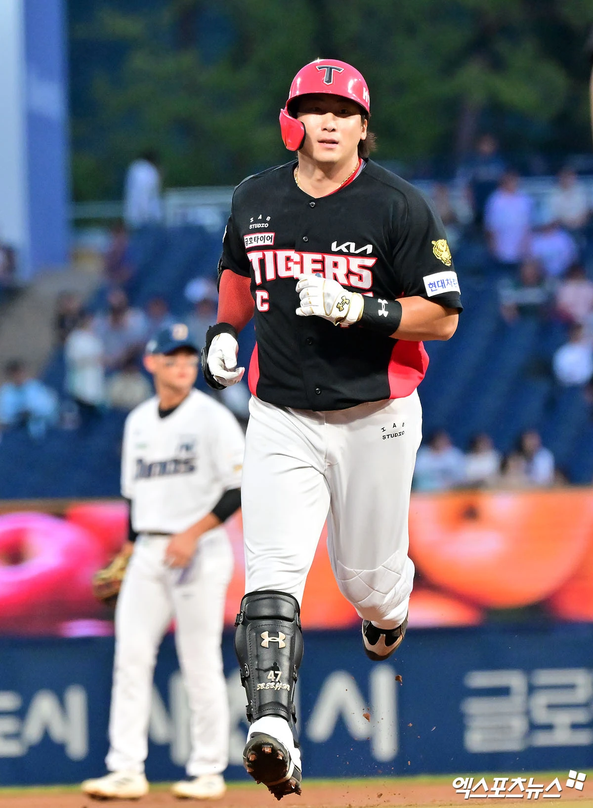 2일 오후 경상남도 창원NC파크에서 열린 ‘2026 신한은행 SOL KBO리그' KIA 타이거즈와 NC 다이노스의 경기, 2회초 KIA 나성범이 솔로 홈런을 날린 후 그라운드를 돌고 있다. 창원, 김한준 기자
