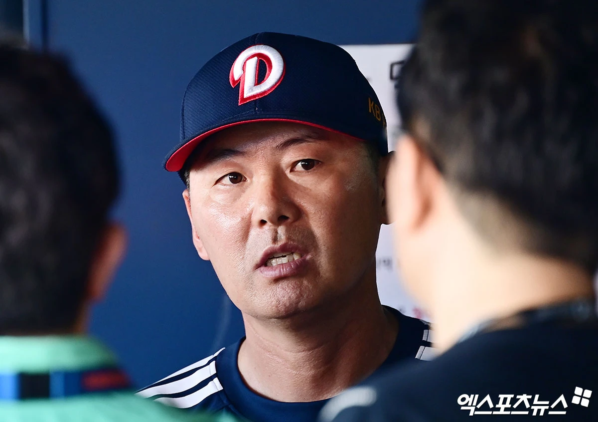 김원형 감독이 이끄는 두산 베어스가 2일 서울 잠실야구장에서 열린 2026 신한 SOL KBO리그 LG와의 팀 간 13차전에서 1-5로 지며 연패에 빠졌다. 사진 엑스포츠뉴스 DB