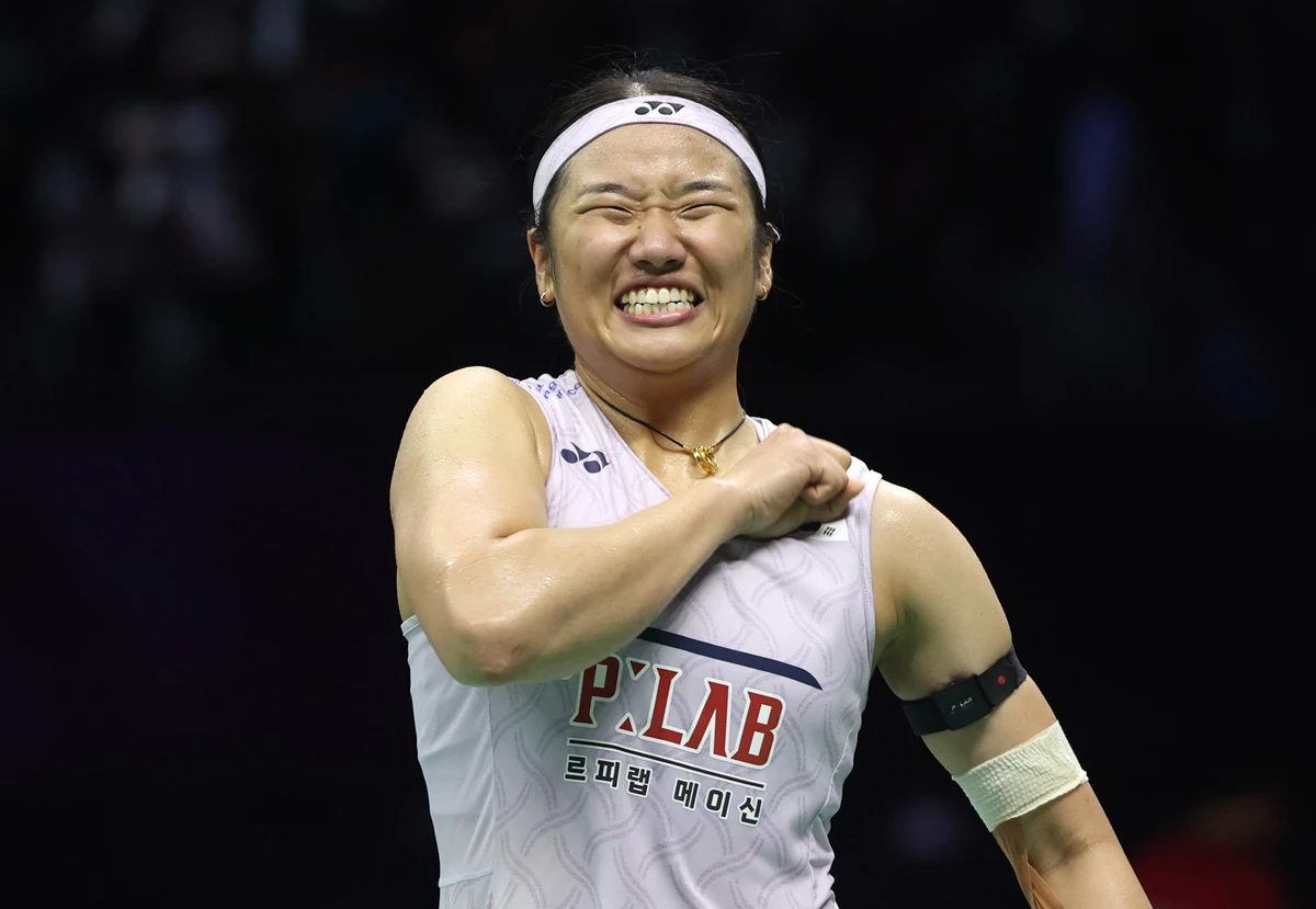 배드민턴 여자 단식 세계랭킹 1위 안세영이 3일(한국시간) 정오부터 중국 선전의 선전 아레나에서 열린 2026 세계배드민턴연맹(BWF) 중국 마스터즈(슈퍼 750) 2회전(16강)에서 세계랭킹 33위 중국의 한첸시를 게임 스코어 2-0(21-14, 21-7)으로 이기고 8강에 진출했다. 사진 연합뉴스