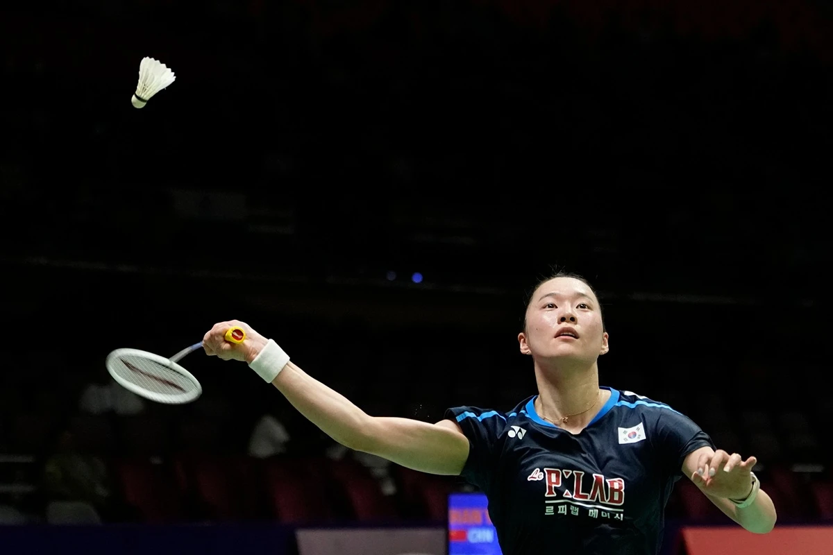 배드민턴 여자 단식 세계랭킹 12위 김가은(삼성생명)이 세계 1위 안세영과 2026 세계배드민턴연맹(BWF) 중국 마스터즈(슈퍼 750) 8강에서 격돌하게 됐다. 김가은은 3일(한국시간) 정오부터 중국 선전의 선전 아레나에서 열린 2026 세계배드민턴연맹(BWF) 중국 마스터즈(슈퍼 750) 2회전(16강)에서 세계랭킹 13위 덴마크의 린네 크리스토페르센을 게임 스코어 2-0(21-17 21-18)으로 이겼다. 김가은은 대회 8강에서 '배드민턴 여제' 안세영과 맞대결이 성사됐다. 세계랭킹 1위 안세영은 김가은보다 앞서 열린 16강 대진에서 세계랭킹 33위 중국의 한첸시를 게임 스코어 2-0(21-14 21-7)으로 제압하고 8강에 먼저 안착했다. 연합뉴스