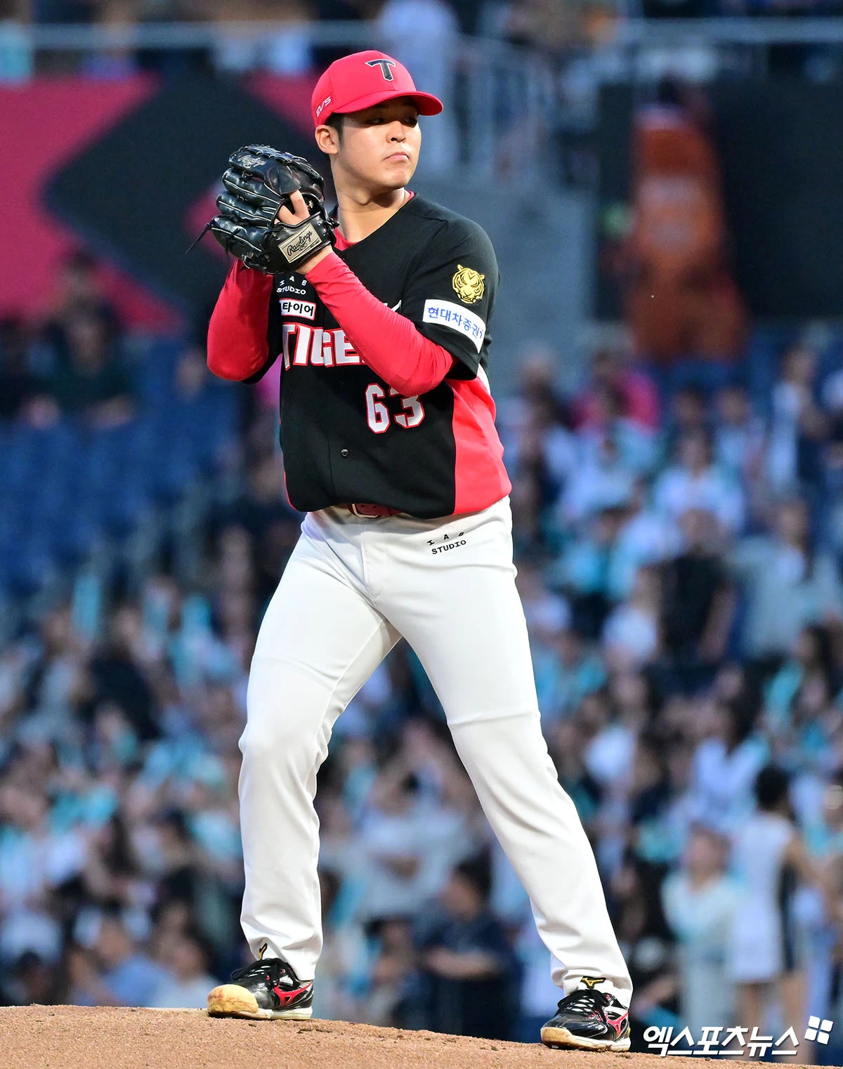 2일 오후 경상남도 창원NC파크에서 열린 ‘2026 신한은행 SOL KBO리그' KIA 타이거즈와 NC 다이노스의 경기, 1회말 KIA 선발투수 시라카와가 공을 힘차게 던지고 있다. 창원, 김한준 기자