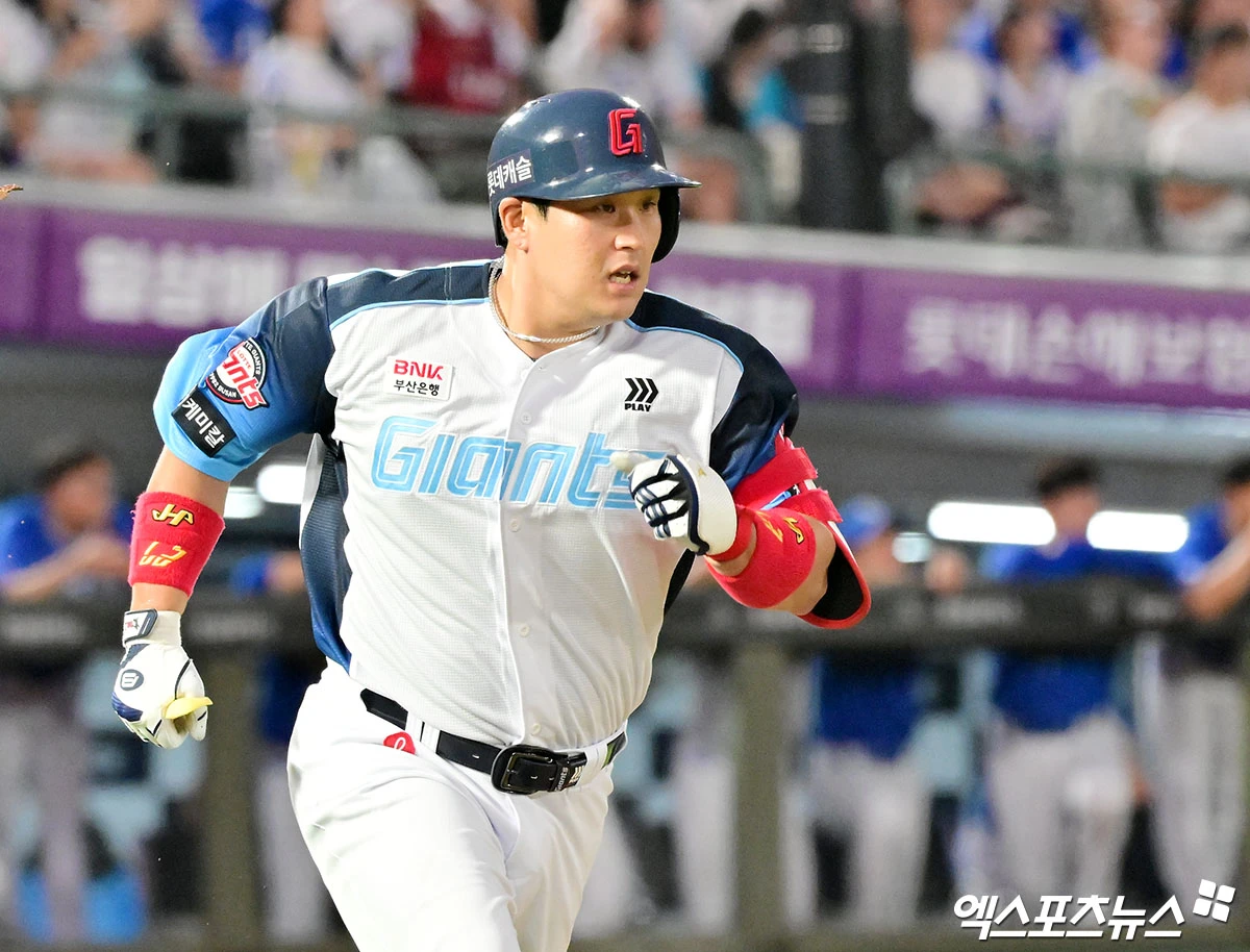 롯데 자이언츠 포수 유강남이 4일 경남 김해 상동구장에서 열린 2026 KBO 퓨처스리그 두산 베어스 2군과의 홈 경기에서 안타를 기록했다. 사진 엑스포츠뉴스 DB