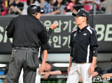 이강철 감독 ‘어떻게 스트라이크야’[포토]