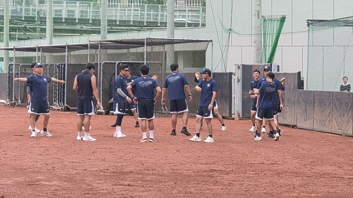 제14회 아시아 청소년 야구 선수권 대회에 출전하는 18세 이하(U-18) 국가 대표팀이 5일 대만 타오위안 핑전 구장에서 첫 현지 훈련을 진행했다.