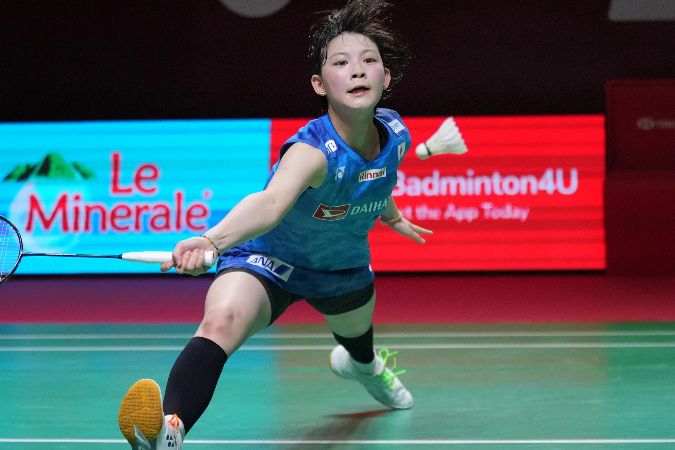 세계 9위 미야자키는 5일 중국 선전의 선전 아레나에서 열린 2026 세계배드민턴연맹(BWF) 중국 마스터즈(슈퍼 750) 여자단식 준결승에서 세계 2위 왕즈이를 맞아 게임스코어 2-0(21-19 23-21)으로 승리했다. 미야자키는 6일 오후 2시 안세영과 트로피를 놓고 다툰다. 중국 마스터즈는 단식 1~15위가 부상이 아닌 경우 의무참가해야 하는 큰 대회다. 미야자키는 그 동안 BWF 월드투어에서 슈퍼 300 두 차례, 슈퍼 100 한 차례 우승이 전부였으나 이번에 슈퍼 500을 넘어 슈퍼 750 대회에 우승하는 기염을 토했다. 연합뉴스