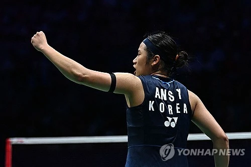 세계랭킹 1위 안세영(삼성생명)은 6일(한국시간) 중국 선전 아레나에서 열린 2026 세계배드민턴연맹(BWF) 월드투어 중국 마스터즈(슈퍼 750) 여자단식 결승에서 일본의 미야자키 도모카(세계 9위)를 게임스코어 2-0(21-17 21-6)으로 완파하고 정상에 올랐다. 안세영이 미야자키를 꺾고 우승을 차지하자 중국 매체 시나스포츠는 안세영의 2026시즌 성적인 49승1패를 조명하면서 안세영을 무적이라고 불렀다. 연합뉴스