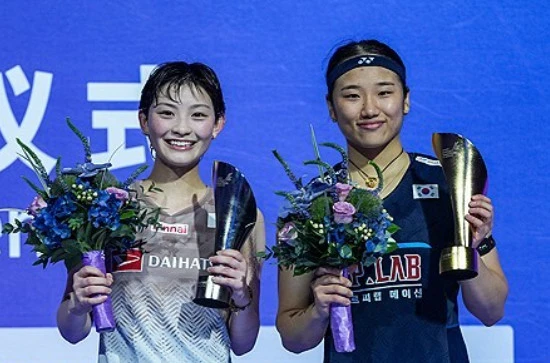 세계랭킹 1위 안세영(삼성생명)은 6일(한국시간) 중국 선전 아레나에서 열린 2026 세계배드민턴연맹(BWF) 월드투어 중국 마스터즈(슈퍼 750) 여자단식 결승에서 일본의 미야자키 도모카(세계 9위)를 게임스코어 2-0(21-17 21-6)으로 완파하고 정상에 올랐다. 안세영이 미야자키를 꺾고 우승을 차지하자 중국 매체 시나스포츠는 안세영의 2026시즌 성적인 49승1패를 조명하면서 안세영을 무적이라고 불렀다. 연합뉴스