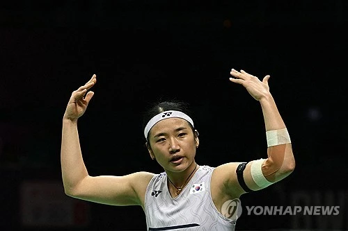 배드민턴 여자 단식 최강 안세영(삼성생명)이 세계배드민턴연맹(BWF) 월드투어 슈퍼 750 '절대 강자'로 올라섰다. 통산 슈퍼 750 우승을 16회로 늘리며 안세영을 제외한 현역 여자 단식 우승자들의 타이틀을 모두 합친 숫자까지 넘어섰다. 천위페이 6회와 야마구치 5회, 왕즈이, 인타논, 신두, 오쿠하라의 각 우승 횟수를 더하면 15회다. 안세영 한 명의 16회에 미치지 못한다. 연합뉴스