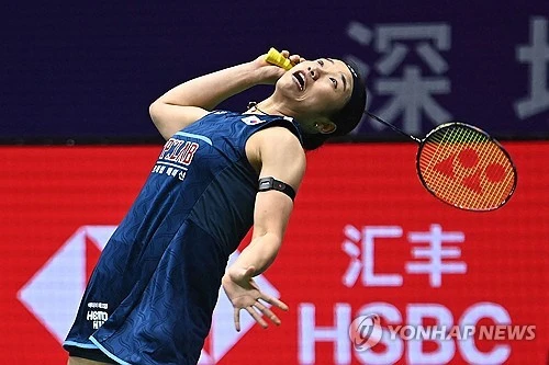 안세영은 6일(한국시간) 중국 선전의 선전 아레나에서 열린 2026 세계배드민턴연맹(BWF) 월드투어 중국 마스터즈 여자단식 결승에서 미야자키를 43분 만에 2-0(21-17 21-6)으로 꺾었다. 특히 2게임은 21-6으로 따돌리며 상대를 압도했다. 이번 우승으로 안세영은 2024년과 2025년에 이어 이 대회 3연패 위업을 달성했다. 올해 출전한 개인전 9개 대회 중 부상 기권한 일본 오픈을 빼고 8개 대회에서 결승에 올랐으며, 이 중 7개 대회에서 우승했다. 연합뉴스