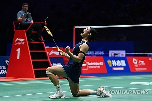 세계랭킹 1위 안세영(삼성생명)은 6일(한국시간) 중국 선전 아레나에서 열린 2026 세계배드민턴연맹(BWF) 월드투어 중국 마스터즈(슈퍼 750) 여자단식 결승에서 일본의 미야자키 도모카(세계 9위)를 게임스코어 2-0(21-17 21-6)으로 완파하고 정상에 올랐다. 안세영이 미야자키를 꺾고 우승을 차지하자 중국 매체 시나스포츠는 안세영의 2026시즌 성적인 49승1패를 조명하면서 안세영을 무적이라고 불렀다. 연합뉴스