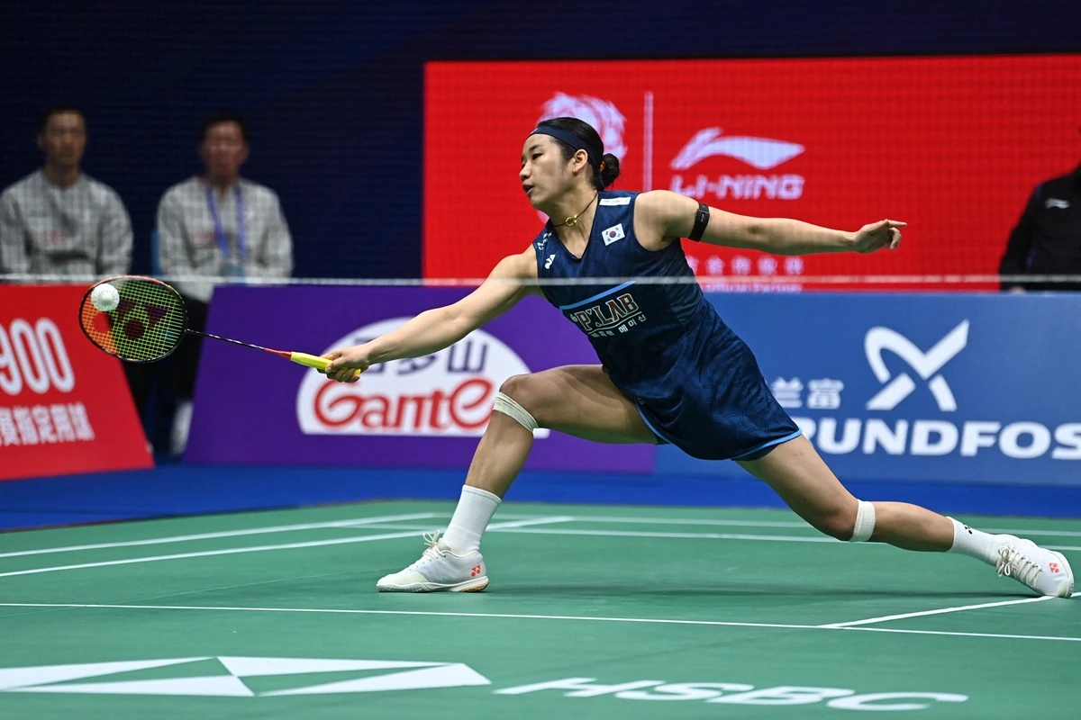 안세영은 6일(한국시간) 중국 선전의 선전 아레나에서 열린 2026 세계배드민턴연맹(BWF) 월드투어 중국 마스터즈 여자단식 결승에서 미야자키를 43분 만에 2-0(21-17 21-6)으로 꺾었다. 특히 2게임은 21-6으로 따돌리며 상대를 압도했다. 이번 우승으로 안세영은 2024년과 2025년에 이어 이 대회 3연패 위업을 달성했다. 올해 출전한 개인전 9개 대회 중 부상 기권한 일본 오픈을 빼고 8개 대회에서 결승에 올랐으며, 이 중 7개 대회에서 우승했다. 연합뉴스