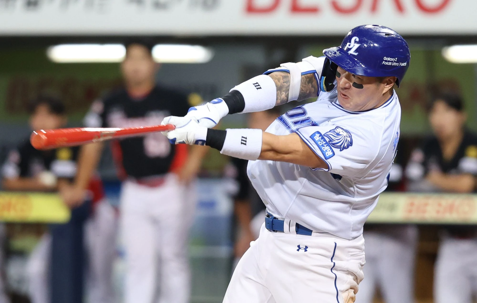 삼성 라이온즈는 8일 대구 삼성 라이온즈 파크에서 열린 KIA 타이거즈와 2026 신한 SOL Bank KBO 리그 정규시즌 홈경기에서 6-4로 승리했다. 삼성은 지난 5일 잠실 LG 트윈스를 시작으로 3연승을 달리게 됐다. 시즌 73승 46패 3무(승률 0.613)가 된 삼성은 같은 날 2위 KT 위즈의 경기 결과와 상관 없이 1위 자리를 유지하게 됐다. 반면 경기 전 기준 3위 LG 트윈스와 0.5경기 차로, 결과에 따라 3위에 다시 오를 수 있는 찬스를 잡았던 KIA는 연승 숫자가 '3'에서 멈췄다. KIA의 시즌 전적은 66승 53패 2무(승률 0.555)가 됐다.