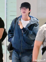 방탄소년단 진 ‘손인사 살짝’[엑's HD포토]