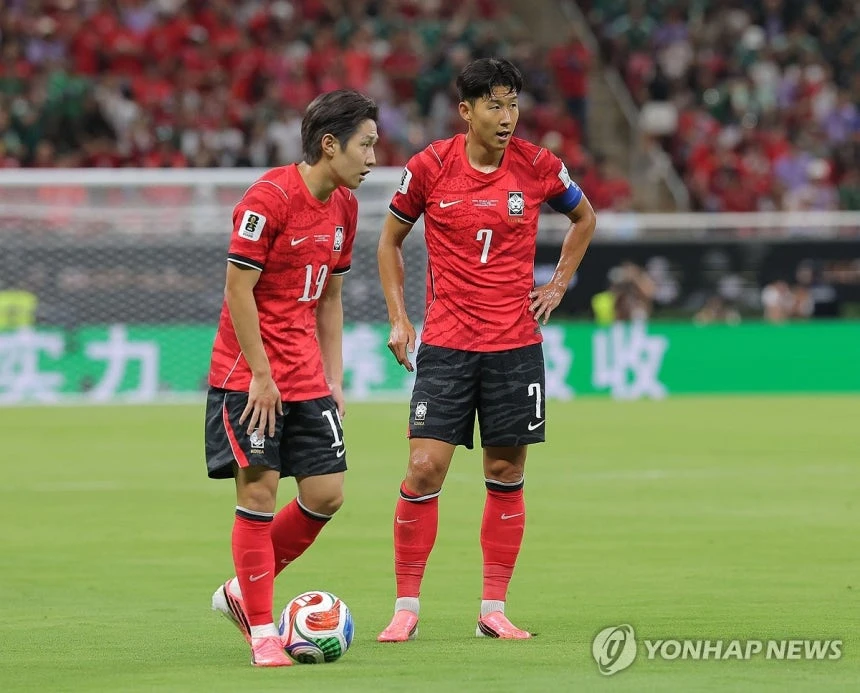 로베르토 모레노 한국 축구 국가대표팀 임시감독이 오는 13일 인천국제공항을 통해 입국, 14일 명단 발표 기자회견을 통해 모레노 1기 명단을 발표한다. 9~10월과 11월 A매치 6경기 결과에 따라 내년 열리는 2027 아시아축구연맹(AFC) 아시안컵까지 계약이 연장될 수 있는 모레노 감독이 최상의 경기력을 내기 위해 20대 중반에 접어들면서 대표팀의 에이스로 자리매김한 이강인을 중심으로 짤 '새 판'의 초안을 그려왔을지 궁금하다. 사진 연합뉴스