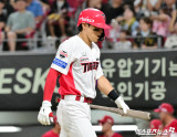 [속보] 'KIA 초대형 날벼락' 김도영, 코피 쏟았다→파울 타구에 얼굴 강타…박민과 교체 "출혈은 멈춘 상태, X-레이·CT 촬영 예정" (광주 라이브)