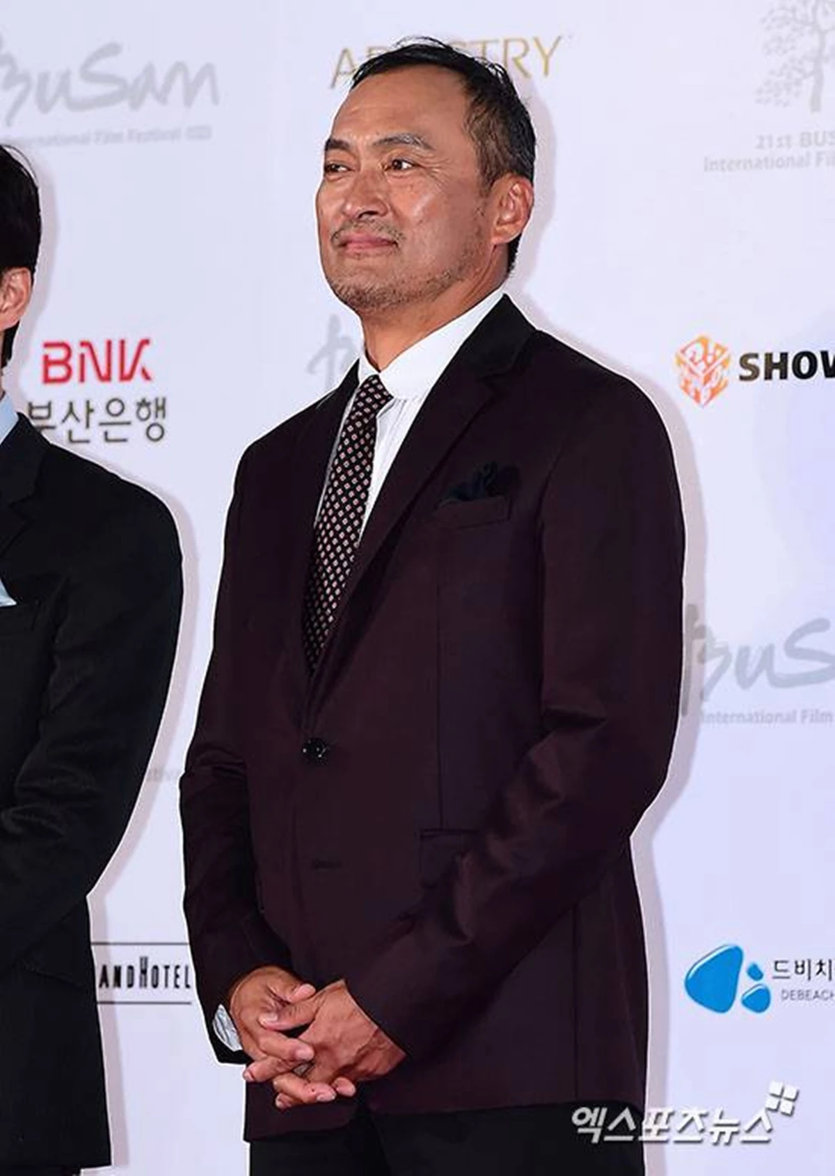 일본 배우 와타나베 켄의 사생활이 '서프라이즈 미스터리 살롱'을 통해 전파를 탄다.