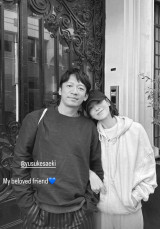 송혜교, 일본인 남사친과 팔짱+어깨 기대기 '깜짝'…초밀착샷에 애정 사랑하는 친구 [★해시태그]