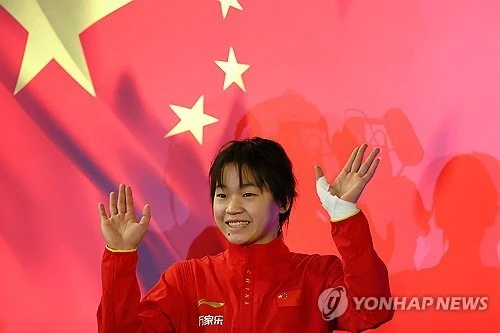 2024 파리올림픽 2관왕에 오른 중국 여자수영 다이빙 국가대표 취안홍찬이 올해 악플러들에게 인신공격을 당하며 중국 내에서 큰 논란이 됐다. 악플러 중 한 명은 벌금형을 선고 받았다. 사진 연합뉴스