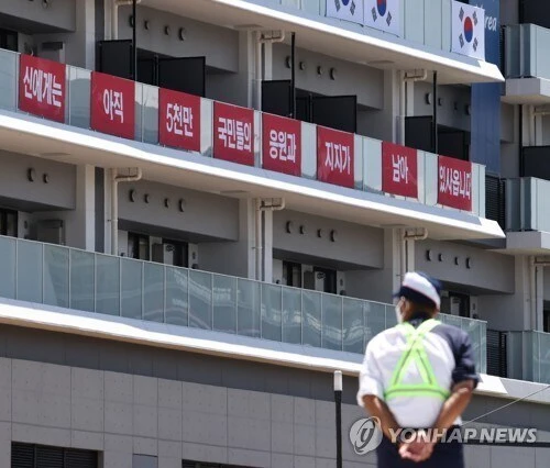 5년 전 일본에서 열린 2020 도쿄 올림픽 당시 한국 선수단이 이순신 장군이 선조에게 올린 장계의 '상유십이(신에게는 아직 열두 척의 배가 있습니다)'를 본뜬 문구가 담긴 현수막을 내건 것에 대해 정치적 메시지라며 문제를 제기해 끝내 현수막을 철거하게 한 일본이 2026 아이치·나고야 아시안게임 행사에 임진왜란을 일으켰던 도요토미 히데요시를 등장시켜 논란이 되고 있다. 그야말로 '내로남불'이다. 사진 연합뉴스