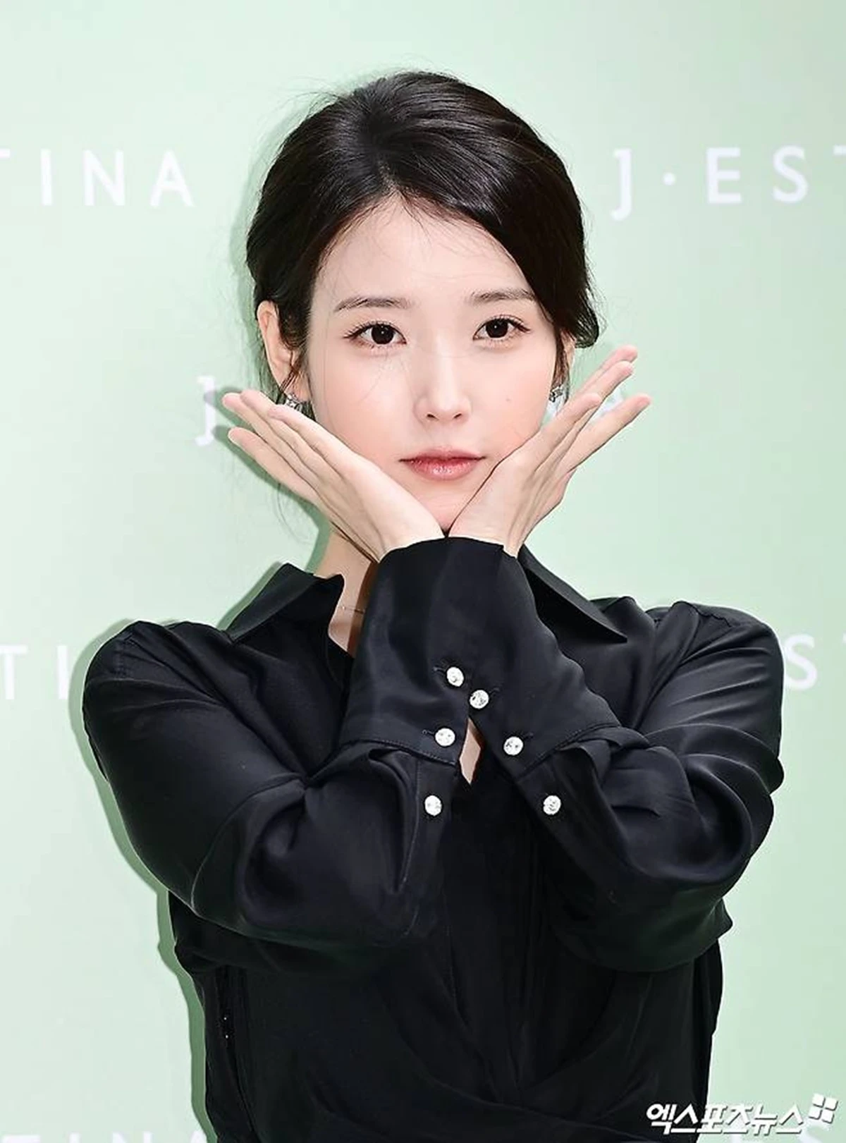 가수 겸 배우 아이유