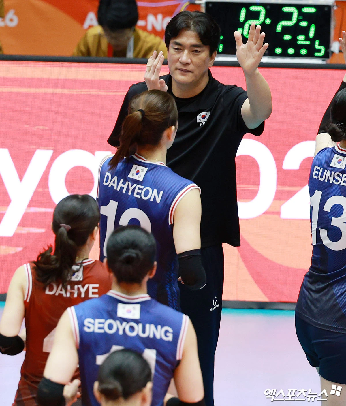 차상현 감독이 이끄는 대한민국 여자 배구 국가대표팀이 16일 일본 아이치현의 파크 아레나 코마키에서 열린 2026 아이치·나고야 아시안게임 여자배구 조별리그 D조 1차전에서 세계랭킹 127위 홍콩을 세트 스코어 3-0(25-23 25-12 25-12)으로 이겼다. 사진 김한준 기자