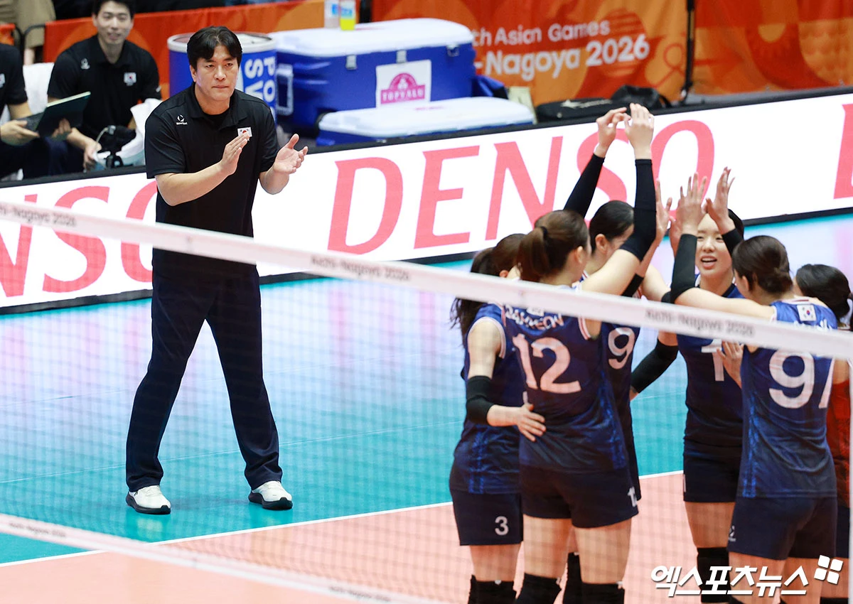 차상현 감독이 이끄는 대한민국 여자 배구 국가대표팀이 16일 일본 아이치현의 파크 아레나 코마키에서 열린 2026 아이치·나고야 아시안게임 여자배구 조별리그 D조 1차전에서 세계랭킹 127위 홍콩을 세트 스코어 3-0(25-23 25-12 25-12)으로 이겼다. 사진 김한준 기자
