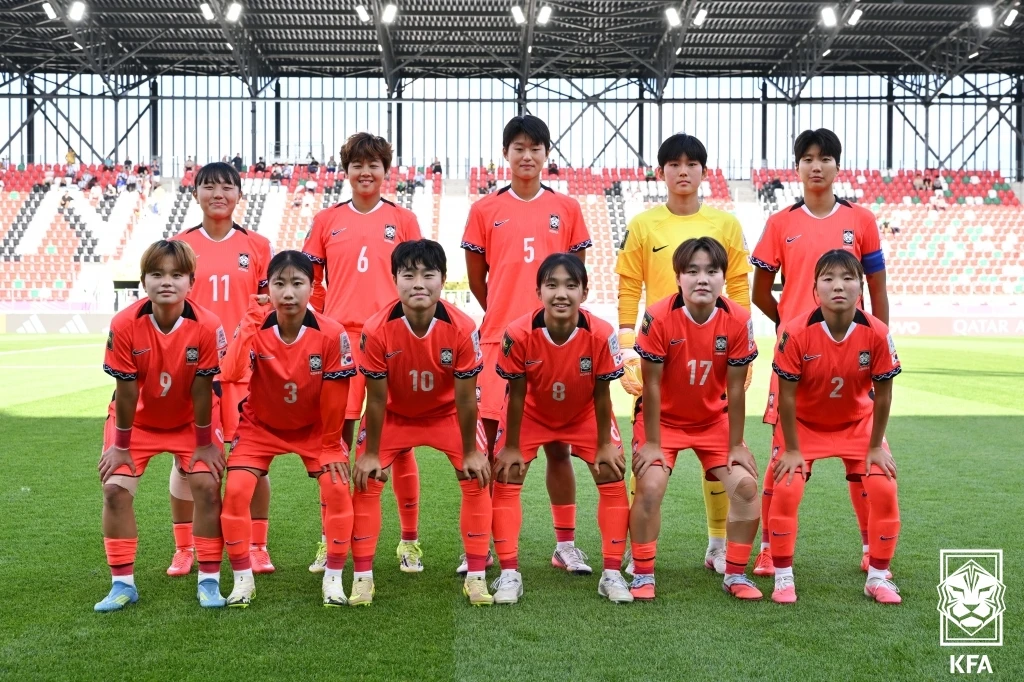 한국 여자축구의 미래를 책임지고 있는 한국 여자 20세 이하(U-20) 대표팀이 월드컵에서 남미의 강호 아르헨티나를 꺾고 12년 만에 대회 8강에 올랐다. 한국이 U-20 여자 월드컵에서 8강에 진출한 것은 2014년 캐나다 대회(8강) 이후 무려 12년 만이다. 한국은 오는 19일 오후 10시 같은 장소에서 중국을 상대로 승부차기 끝에 간신히 올라온 이탈리아와 준결승행 티켓을 놓고 맞붙는다. 사진 대한축구협회