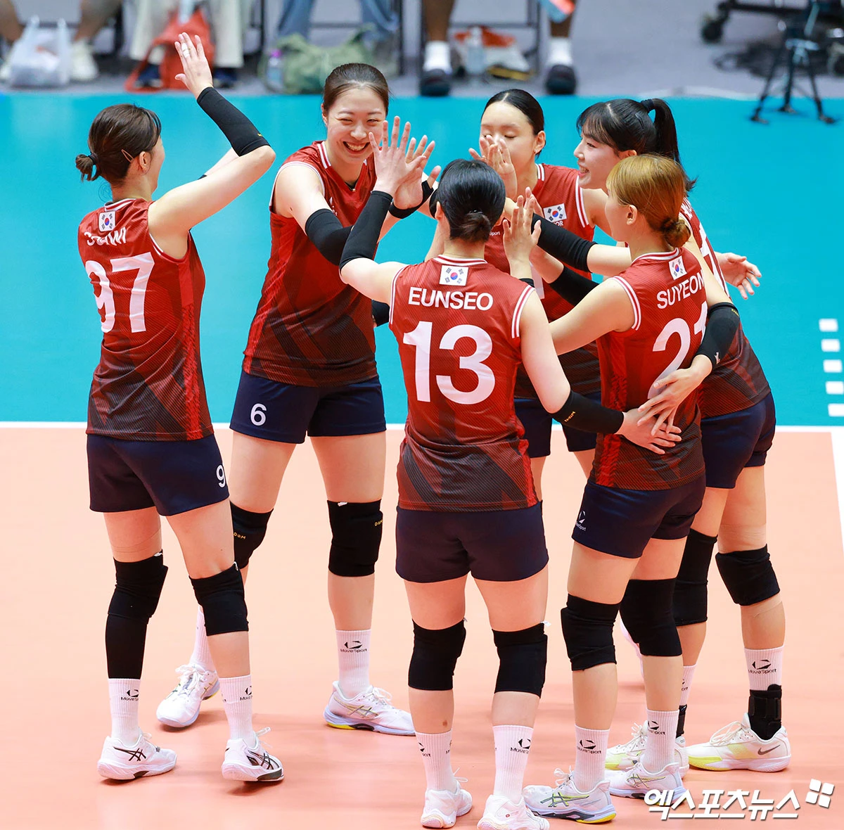 차상현 감독이 이끄는 대한민국 여자배구 국가대표팀이 17일 일본 아이치현의 파크 아레나 고마키에서 열린 2026 아이치·나고야 아시안게임 여자배구 조별리그 D조 2차전에서 카타르를 꺾고 2연승을 질주했다. 사진 김한준 기자