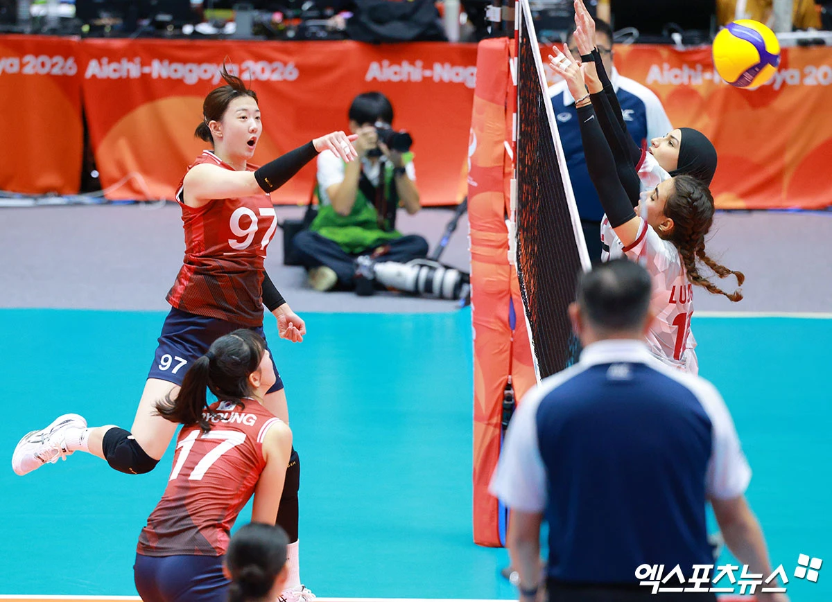 차상현 감독이 이끄는 대한민국 여자배구 국가대표팀이 17일 일본 아이치현의 파크 아레나 고마키에서 열린 2026 아이치·나고야 아시안게임 여자배구 조별리그 D조 2차전에서 카타르를 꺾고 2연승을 질주했다. 사진 김한준 기자