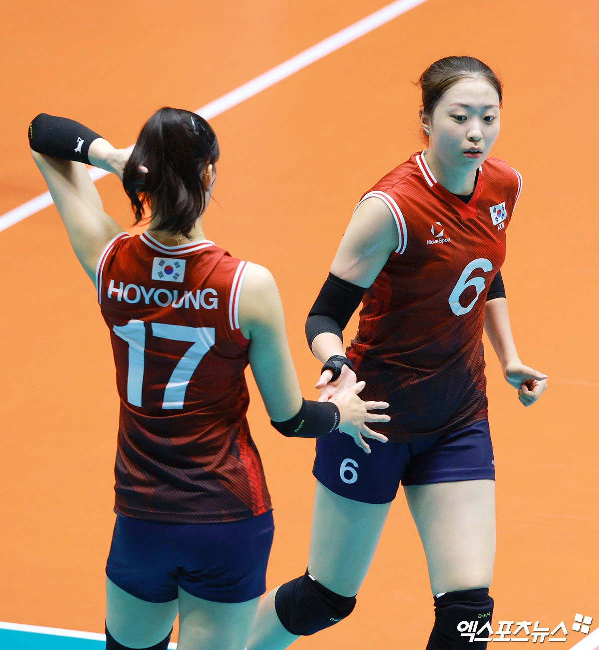 차상현 감독이 이끄는 대한민국 여자배구 국가대표팀이 17일 일본 아이치현의 파크 아레나 고마키에서 열린 2026 아이치·나고야 아시안게임 여자배구 조별리그 D조 2차전에서 카타르를 꺾고 2연승을 질주했다. 사진 김한준 기자