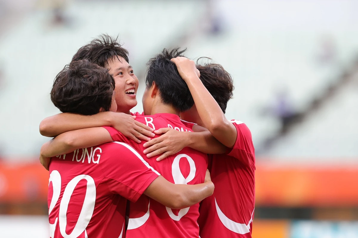 박성진 감독이 이끄는 북한 여자축구 국가대표팀이 17일 일본 오사카의 얀마 스타디움 나가이에서 열린 2026 아이치·나고야 아시안게임 여자축구 조별리그 F조 2차전에서 미얀마를 8-0으로 이겼다. 오는 21일 한국과의 남북대결을 앞두고 빼어난 경기력을 보여줬다. 사진 연합뉴스
