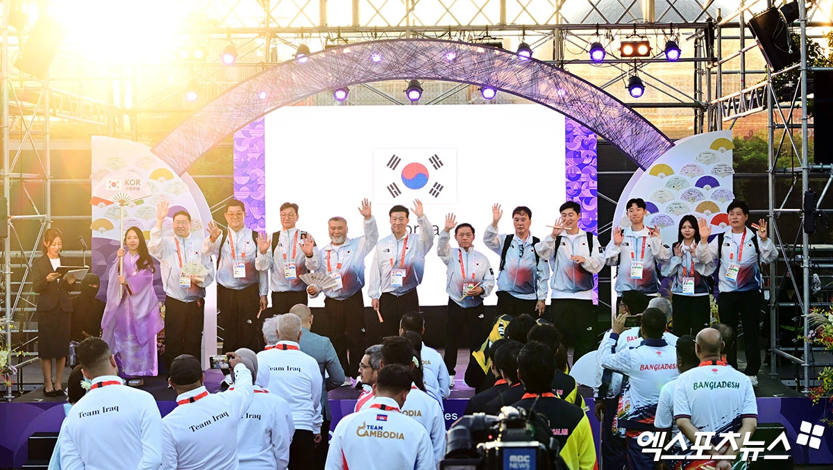 '2026 아이치·나고야 아시안게임' 개막을 앞둔 17일 일본 나고야 항 인근에서 진행된 대한민국 선수단의 입촌식에 이상현 선수단장 및 대한체육회 관계자들이 참석했다. 사진 박지영 기자