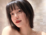 구혜선, 깜짝 놀랄 '상의 실종' 착시…옷 입었습니다 직접 해명 [★해시태그]