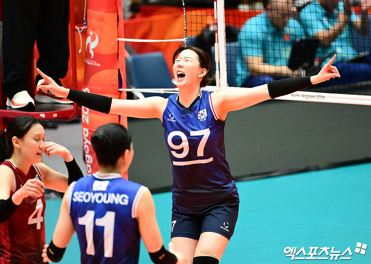 대한민국 여자 국가대표팀 캡틴 강소휘가 18일 일본 아이치현 파크 아레나 고마키에서 열린 2026 아이치·나고야 아시안게임 조별리그 D조 3차전에서 베트남을 상대로 팀 내 최다 득점을 기록, 승리를 이끌었다. 사진 박지영 기자