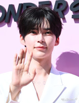 제로베이스원 성한빈 '이 미소, 저장각'[엑's HD포토]