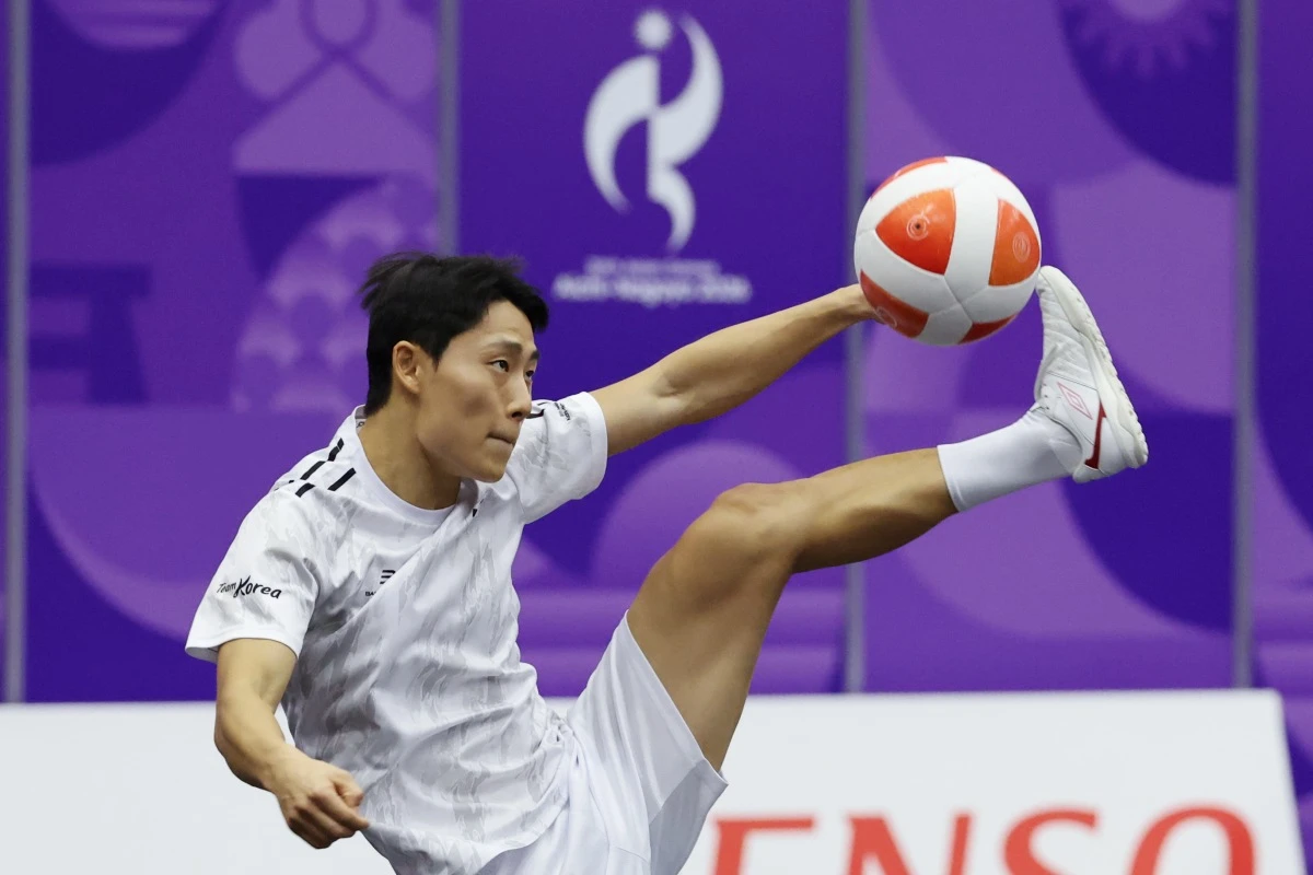 이준석이 19일 일본 나고야시에 있는 히가시 스포츠 센터에서 열린 자이드 에이단(쿠웨이트)과의 2026 아이치∙나고야 아시안게임 테크볼 남자 단식 준결승에서 1세트 승리 후 2세트 도중 상대 선수 부상으로 기권승을 거뒀다. 이번 대회에 첫 정식 종목으로 채택된 테크볼에서 유일하게 살아남은 이준석은 준결승에서 상대가 불의의 부상을 당하면서 기권승을 얻었다. 연합뉴스