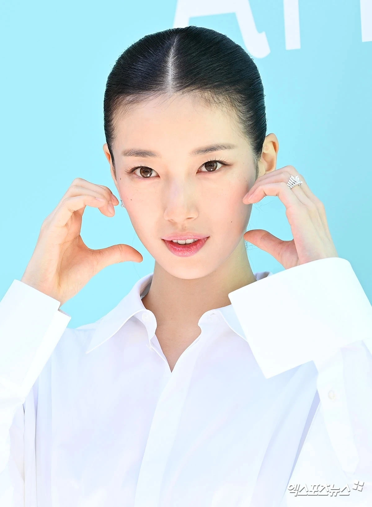 수지, 뷰티 브랜드 행사서 올백 헤어스타일 선보여