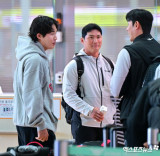 LG 암흑기 함께한 두 투수의 '대기록', 오지환도 박수 보냈다…(우)규민이 형 오래오래 잘하길, (임)찬규는 동생이지만 존경해 [수원 현장]