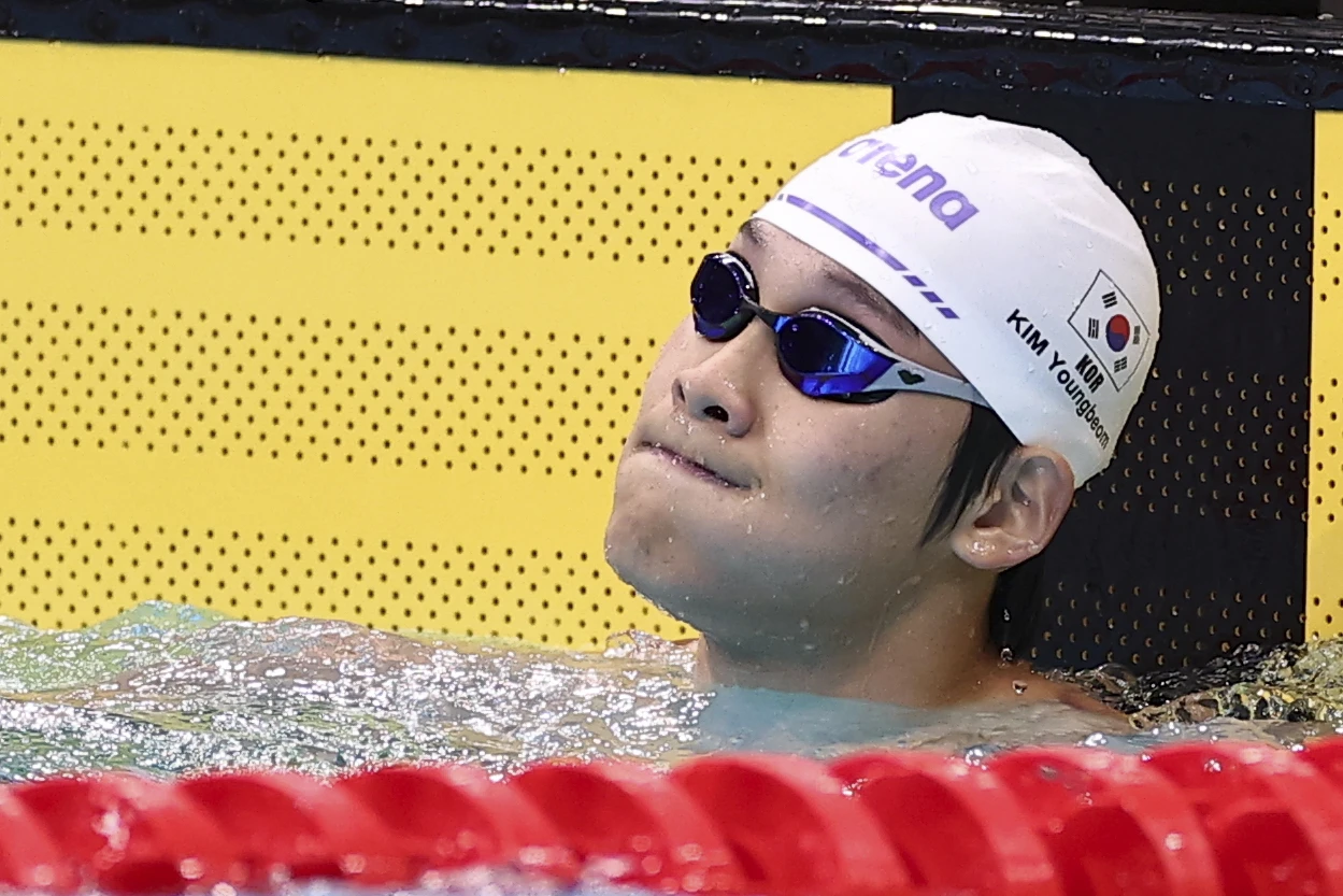 한국 수영 간판 황선우가 20일 일본 도쿄 아쿠아틱스센터에서 열린 2026 아이치·나고야 아시안게임 수영 경영 남자 자유형 100m 예선에서 48초13에 골인해 전체 2위를 차지했다. 이 종목 한국기록 보유자 김영범은 48초34로 경기를 마쳐 예선 전체 3위로 결승행 티켓을 얻었다. 한국 수영은 이날 오전 예선에 참가한 선수 전원이 같은 날 오후 5시부터 열리는 결승에 진출했다. 연합뉴스