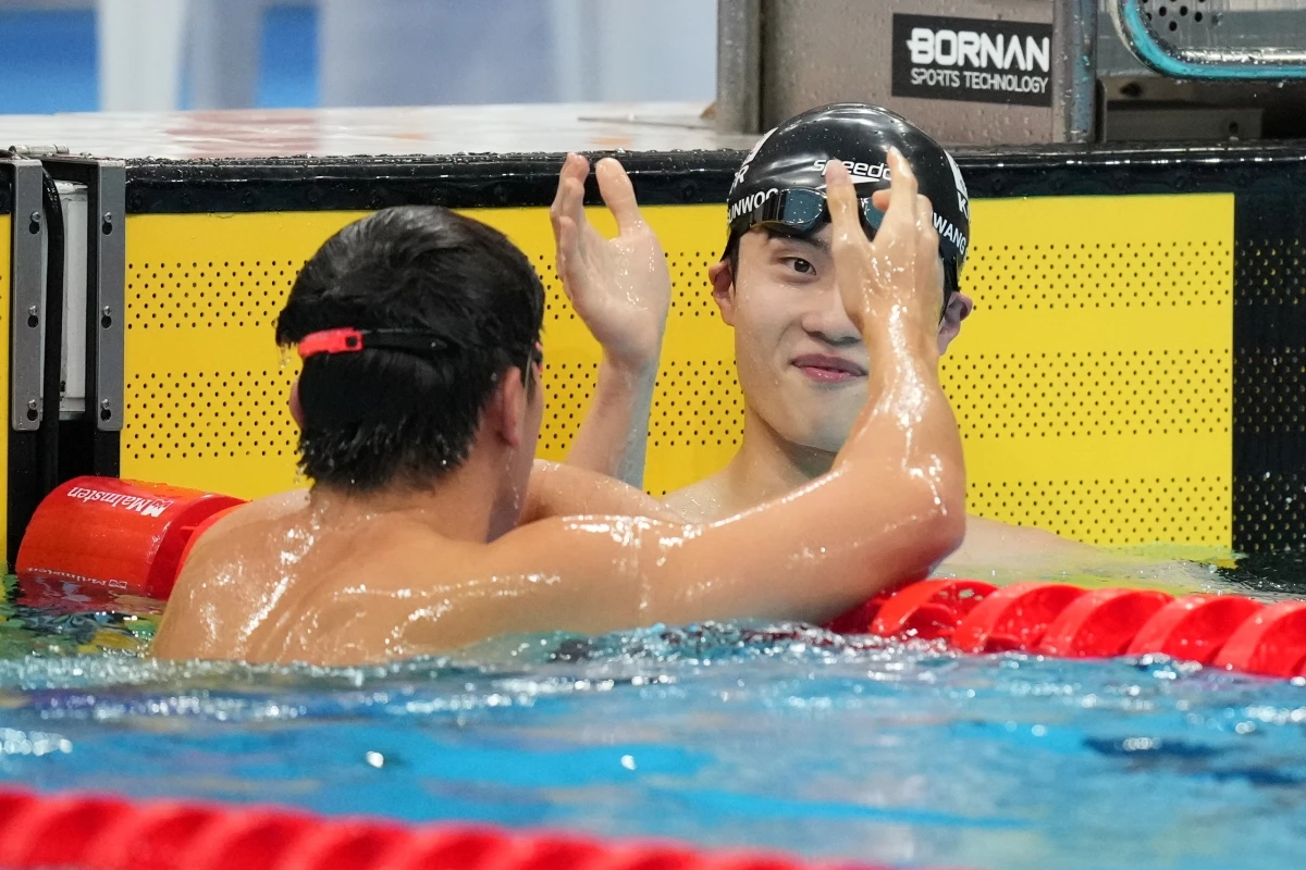 한국 수영 간판 황선우가 20일 일본 도쿄 아쿠아틱스센터에서 열린 2026 아이치·나고야 아시안게임 수영 경영 남자 자유형 100m 예선에서 48초13에 골인해 전체 2위를 차지했다. 이 종목 한국기록 보유자 김영범은 48초34로 경기를 마쳐 예선 전체 3위로 결승행 티켓을 얻었다. 한국 수영은 이날 오전 예선에 참가한 선수 전원이 같은 날 오후 5시부터 열리는 결승에 진출했다. 연합뉴스