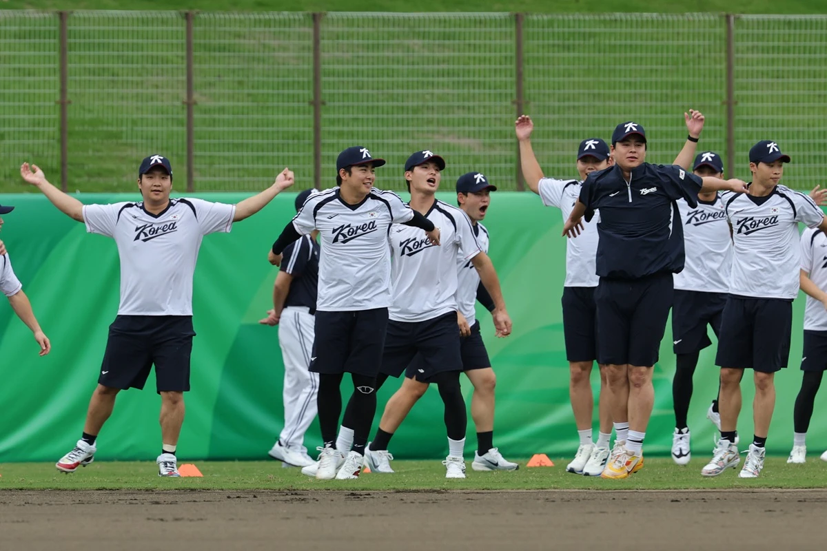 류지현 감독이 이끄는 대한민국 야구 국가대표팀이 20일 일본 아이치현 오카자키 시민구장 야구장에서 이튿날 열리는 2026 아이치·나고야 아시안게임 대만과의 조별리그 1차전 대비 훈련을 진행했다. 사진 연합뉴스